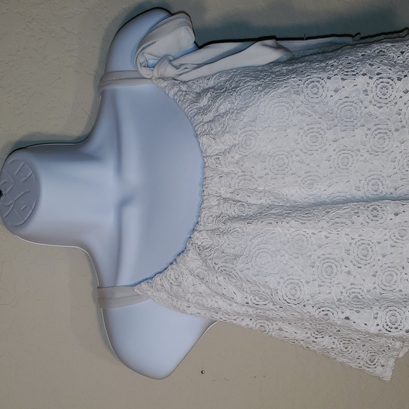 4/$20 Style & Co white crop top spaghetti strap top - Picture 2 of 10